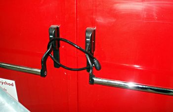 zámek na únikovém východu